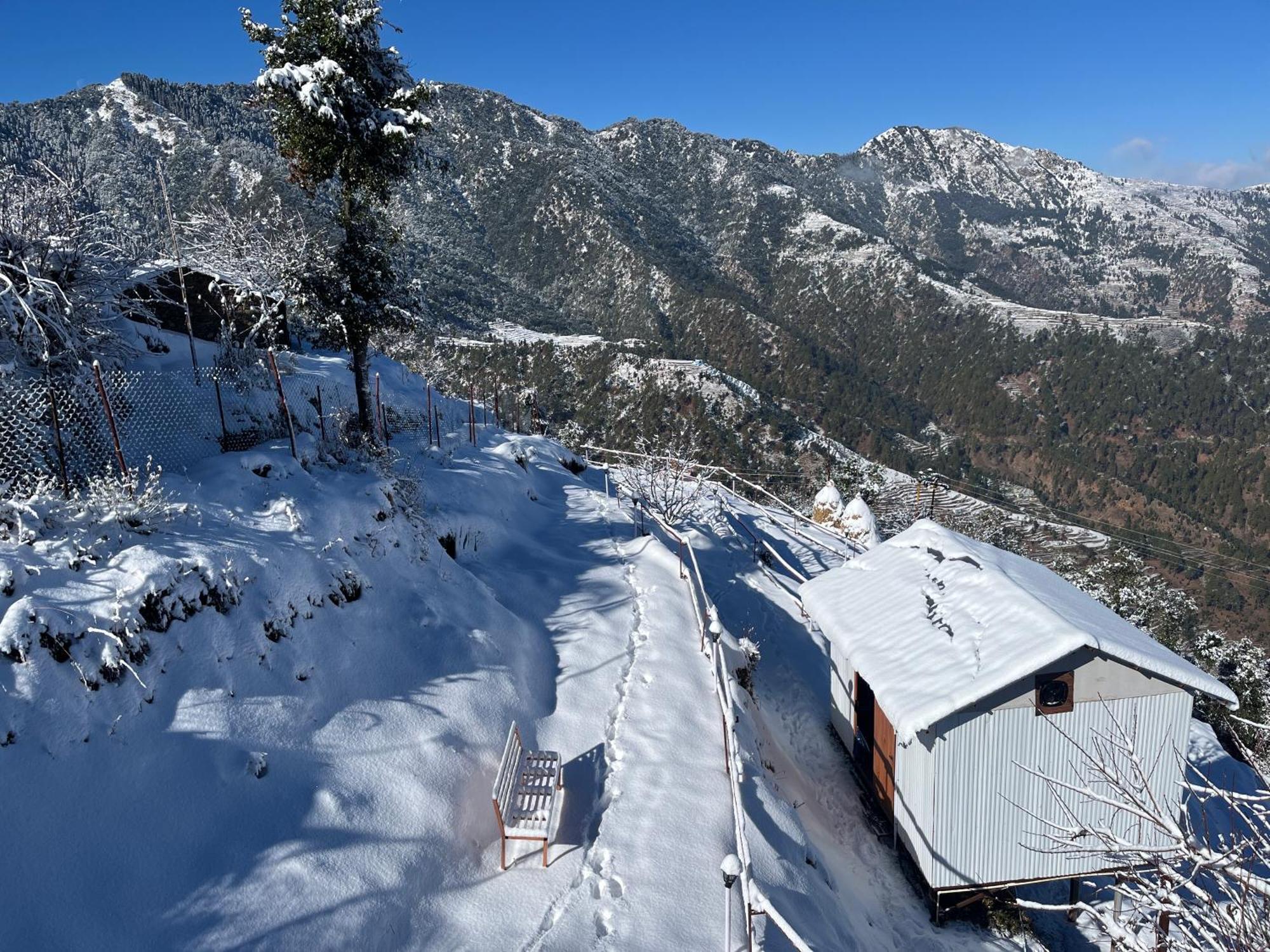 Nivriti Stays Kanatal Extérieur photo