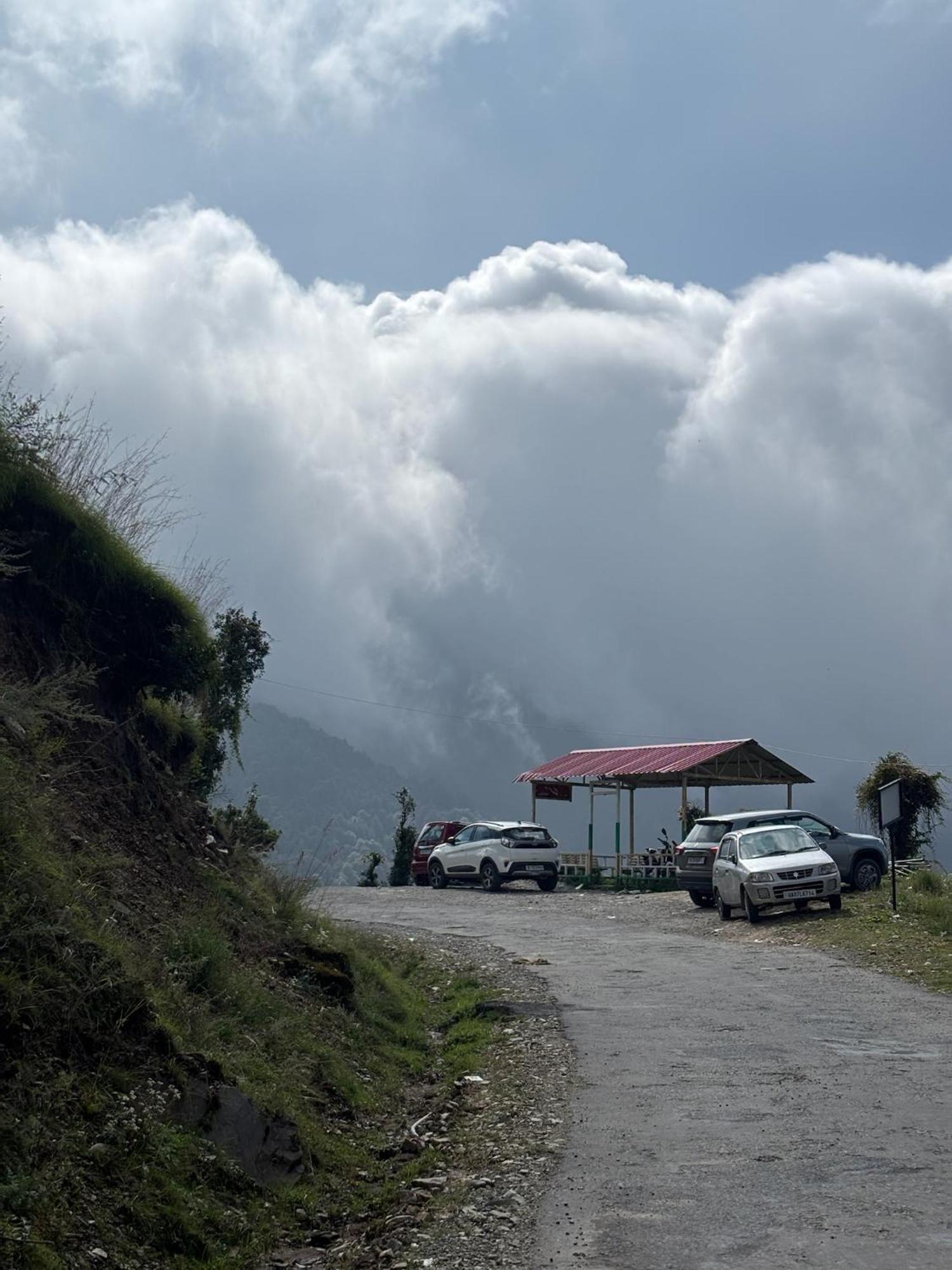 Nivriti Stays Kanatal Extérieur photo