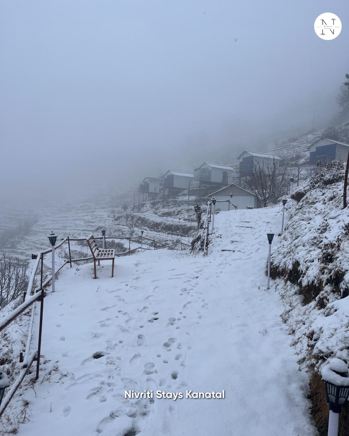 Nivriti Stays Kanatal Extérieur photo
