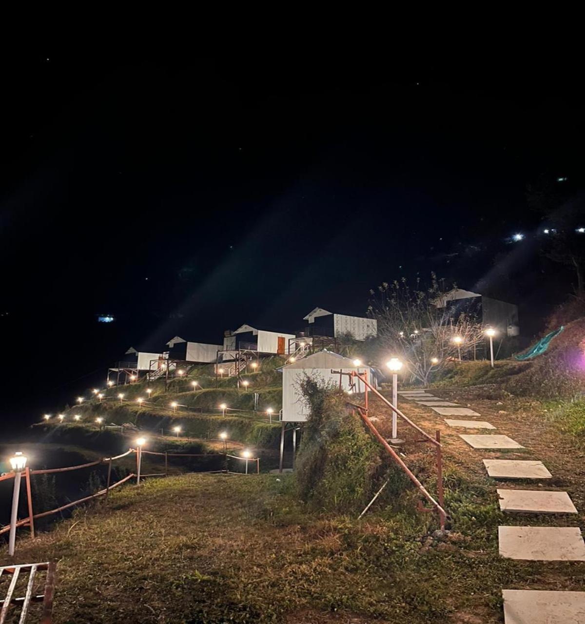 Nivriti Stays Kanatal Extérieur photo